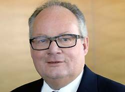 Hans Dichand-Tod-Kronen Zeitung-Krone-WAZ-Gruppe-Kurier-Christoph Dichand-Familie-Raiffeisen-Erben-Bodo Hombach-Generalanwalt-Christian Konrad