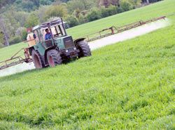 Bauern-Landwirte-Landwirtschaft-Steuer-Sozialversicherungsbeitr�ge-Sozialversicherung-Pensionen-Budget-Finanzminister-Josef Pr�ll-Einheitswerte-Einkomensteuer-Pauschalierung-Arbeiterkammer-AK-Werner Muhm-Sozialabgaben-Allgemeines Sozialversicher