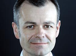 Banken-Kreditinstitute-Geldh�user-Filialbanken-Privatkunden-Gesch�ftsmodell-Vertriebskan�le-Online-Plattform-Finanzbranche-Finanzinstituten-Online-Angebot-Online-Banking-PC-Laptop-mobile Device-TV-Ger�t-Videobanking-intelligente Avatar