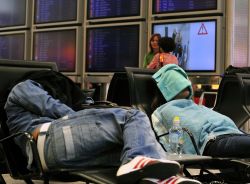 Vulkanasche-FlugverkehrReiseversicherung-Manuela Delapina-Konsumentensch�tzerin-Arbeiterkammer-AK-Fluglinie-Flug-Pauschalreise-Fluggastrechte-Verordnung-Deckungsinhalte-Versicherungsschutz-Kreditkarte-Diners Club Card-VISA card complete-MasterCard Cl