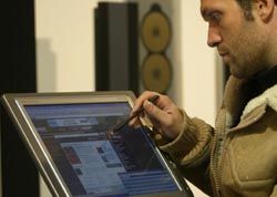 Internet-Einfluss-Kaufentscheidungen-Verbraucher-Konsumenten-Verunsicherung-Produkte-Waren-Dienstleistungen-Medien-Fernsehen-TV-Wolfgang K�sters-Fleishman-Hillard -Deutschland-Marketin-Kommunikationsbudgets-Altersvorsorge-Versicherungen-