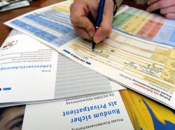 Versicherungen Handelsgericht Wien Verein f�r Konsumenteninformation VKI Konsumentenschutzministerium Duerrabatt Kundenbindung Vertragsbindung vorzeitige Aufloesung Klauseln Allgemeine Versicherungsbedingungen Oberste Gerichtshof Kuendigungsrecht Fin