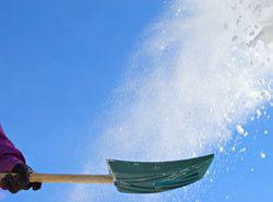 Unf�lle-Gehsteige-Grundst�ckseigent�mer-Hauseigent�mer -St�rze-Generali-Versicherung-Schneer�umungspflicht-Schneer�umung-Schneef�lle-Schnee-Glatteis-Erik Eybl-R�umpflicht-Winterdienst-gefrierender Regen-Streuun
