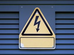 Atom-Atomstrom-Atomkatatastrophe-Energie-Strom-Energieversorger-Japan-Greenpeace-Landeshauptleute-Landesenergieversorgern-Energie-Mix-Stromb�rsen-Tschechien-Slowakei-Deutschland-Risiko-Reaktoren-Mochovce-Temelin-Schrott-Reaktoren-Jurrien Westerhof-Pu