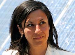 Maria Vassilakou-Gr�ne-Wien-Vizeb�rgermeisterin-Stadtr�tin-Stadtentwicklung-Verkehr-Klimaschutz-Energieplanung-B�rgerInnenbeteilung-B�rgerInnenkraftwerk-Energie-Kraftwerk-Strom-Atomausstieg-Klimaschutz-erneuerbare Energie-Solarstr