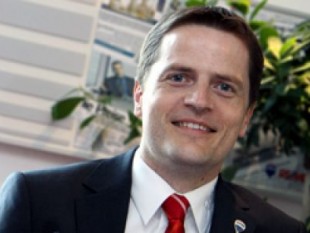 Immobilien-Geldanlage-Grundbuch-Sparbuch-RE/MAX-ImmoSpiegel-Grund und Boden-WohnungenHäuser-Immobilienmarkt-Zinshaus-Eigentumswohnunge-Einfamilienhäuser-Wertsteigerung-Gold-Salzburg-Niederösterreich-Oberösterreich-Wien-Vorarlberg-Tirol