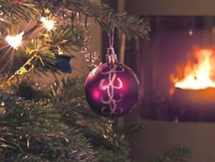 Christbaum-Brand-Feuer-Christbaumbrand-Haushaltsversicherung-Susanne Kalensky-Arbeiterkammer Kärnten-AK-Kärnten-fahrlässig-Nachbarwohnung-Haftpflichtversicherung-Unterversicherung-Konsumentenschützer-Konsumenten-Verbraucher-Kerzen-Ster