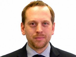 Risiken-Datenklau-Internetbetrug-Schadprogramme-Schutz-Gefahren-Tätergruppen-Betrüger-Betrugsvorgang-Selbstschutz-Opfer-Personal Computer-PC-ein Anti-Viren-Programm-Firewall-Datenträger-Schadprogramme-Täter-E-Mail-Spamfilter-Anhän