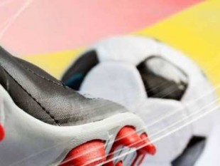 Fußball-Europameisterschaft 2012-Polen-Ukraine-Beschäftigte-Arbeitszeit-TV-Konsum-Dienstvertrag-Peter Eckel-Arbeiterkammer Salzburg-AK Salzburg-Arbeitgeber-Erlaubnis-Fernsehen-Lokale-Wettbüros-Arbeitsleistung-Radiokonsum-Radio-Dienstzeit-D