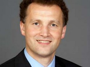 Rohstffe-Geldanlage-Chancen-Risiken-Christian Kraus-Bawag P.S.K. Invest-Gold-Silber-Barren-Dukaten-Fonds-Zertifikate-Rohstoffpreise-Mindestspesen-Rohstoffkörbe-Kursschwankungen-US-Dollar-Euro-Investoren-Währungsrisiko