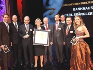 Bankhaus Carl Spängler-Sieger-Kategorie-Unternehmenskultur-deutschsprachiger-Raum-victor-Wettbewerb-Salzburg-Familienunternehmen-Change Management -Veränderungsprozesse-Christian-Rauscher-Beratungsunternehmen-emotion-banking-Donau-Universitä