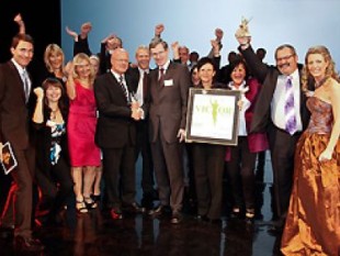 Sprkasse-Neuhofen-victor-Wettbewerb-Stadttheater-Baden-Christian-Rauscher-Barbara-Aigner-Wirtschaftsuniversität-Wien-WU-Donau-Universität-Krems-Banken-Sparkassen-Genossenschaftsbanken-Bank-des-Jahres-Kategorie-Führung-Leadership-Gala-Strate