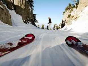 Unfall-Skiunfall-Wintersport-Tod-Versicherung-Versicherungsschutz-gesetzliche Krankenkasse-Krankenkasse-Bergungskosten-Schnee-Sonne-Ferien-Winterurlaub-Weihnachtsferien-Beinbruch-Ministerpräsident-Dieter Althaus-Sturz-Rettungshubschrauber-Arbeiterkam