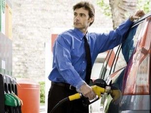 Tanken-Autofahrer-Tankstellen-Haushaltskasse-Spritpreisdatenbank-Österreichischer Automobil-, Motorrad- und Touring Club-ÖAMTC-Auto-ÖAMTC-Spritpreisdatenbank-Mitglieder-Anfahrtsplan-Navigationsmobiltelefone-Mobiltelefone-A1-Vodafone-iPhones