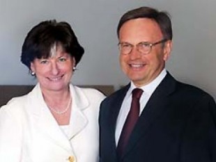 Online-Bankgeschäfte-Online-Banking-Sparen-Wertpapiere-Konten-Depots-Bankprodukte-Täglich fälliges Geld-Ertragskonto flexibel-Sparprodukte-PremiumKonto-Laufzeitbindung-FixzinsKonto-Wertpapierprodukte-Wertpapierdepot-Investmentfonds-Aktien-A